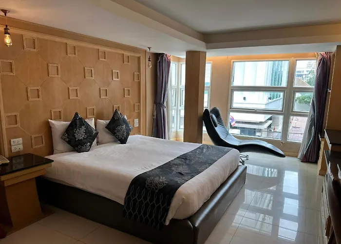 Upar Sukhumvit 11 Nana Hotel 3*