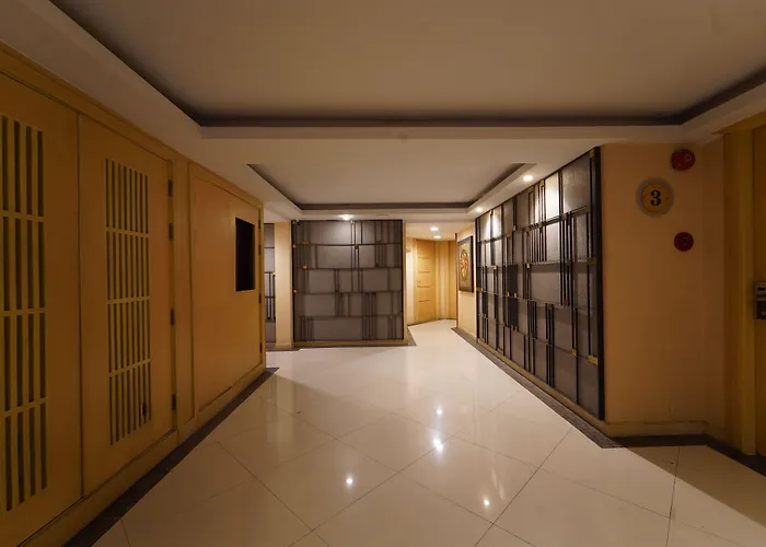 Upar Sukhumvit 11 Nana Hotel 3*