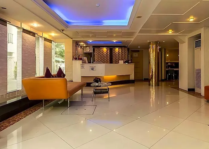 Hotel Upar Sukhumvit 11 Nana 3*